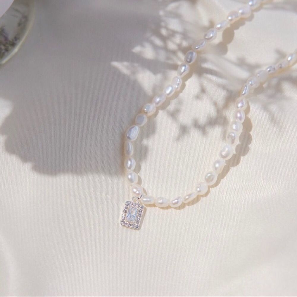 Baroque Pearl Necklace with Emerald Pendant - Picture 2 of 8